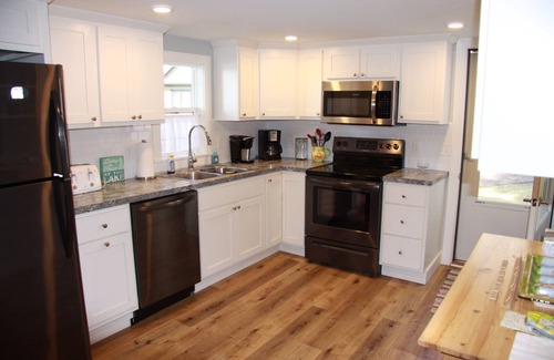 Mecosta Cottage | Charming 2-bedroom cottage on all-sports Pretty Lake in Mecosta MI