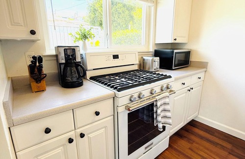 Moss Beach Cottage | Charming 2-bedroom cottage less than one mile to Montara beach