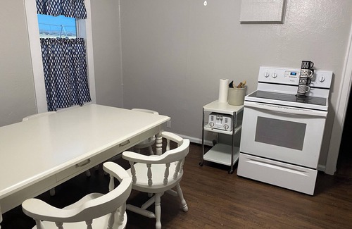 Edgar Other | Charming 2-bedroom farmhouse with WiFi and AC in Park City