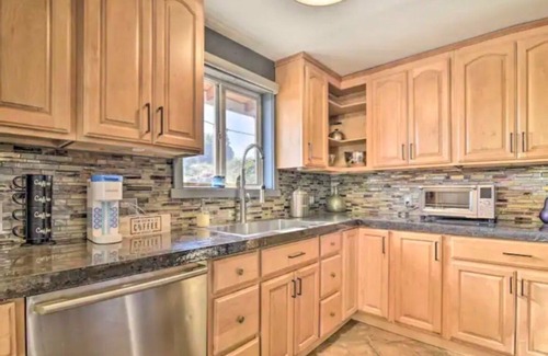 Washougal Other | Charming 2-bedroom farmhouse in the Columbia Gorge close to outdoor attractions