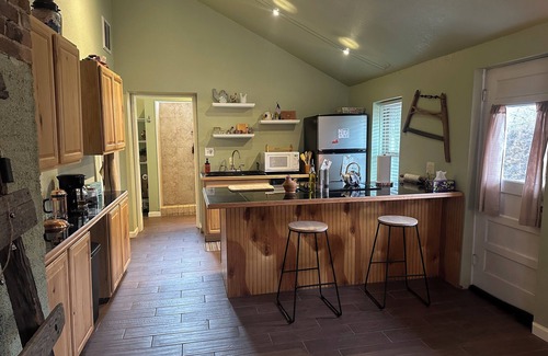 Joplin Other | Charming 2-bedroom farmhouse in peaceful Joplin
