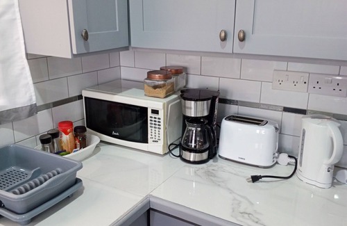 Saint David's House | Charming 2-bedroom apartment with WiFi, AC in lovely St David'sn