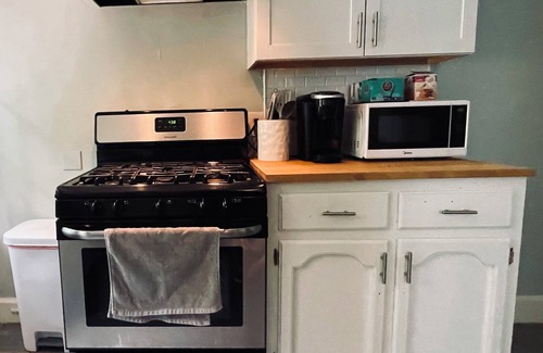 Five Points South House | Charming 2-bedroom house in Historic Glen Iris! 5min to downtown, fenced yard!