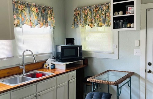 Rossville House | Charming 2-bedroom house in Pleasant Rossville with AC, WiFi, fenced in yard!
