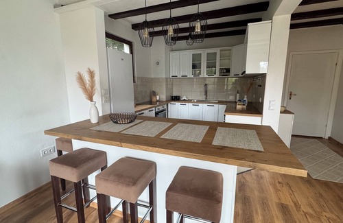 Sarajevo Canton House | Charming 2-bedroom house in Nahorevo with WiFi and AC