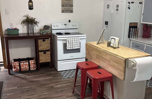 Balaton House | Charming 2-bedroom house w/WiFi, AC in Balaton near Marshall, MN, pet friendly