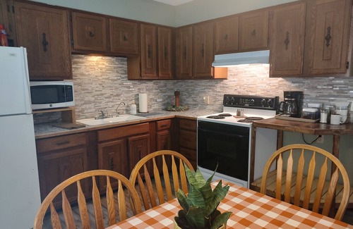 Granite House | Charming 2-bedroom house in Granite nestled at the foot of the Quartz Mountains