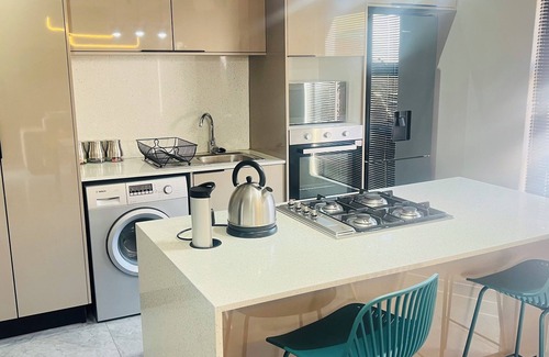 Douglasdale House | Charming 2-bedroom house in Sandton with WiFi, AC