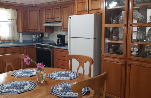 Esmond House | Charming 2-bedroom house in Esmond with AC