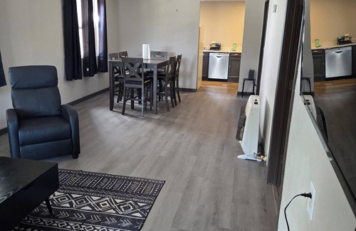 Olney House | Charming 2-bedroom house in Olney with AC and WiFi