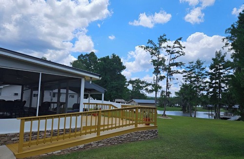Chapman House | Charming 2-bedroom lake house in peaceful Dozier with WiFi, AC