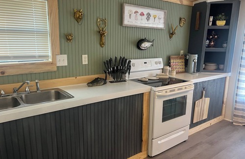 Taylor Creek House | Charming 2-bedroom mobile home with WiFi and AC in Okeechobee