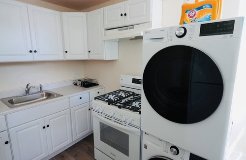 Truxton Circle House | Charming 2-bedroom rowhome with WiFi, AC in Downtown Washington