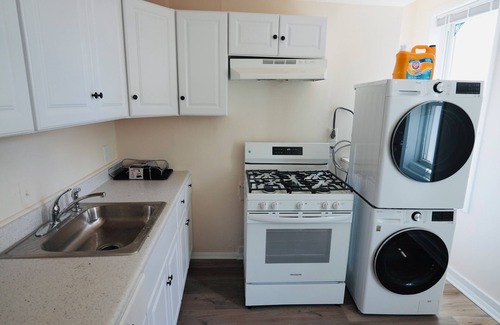 Truxton Circle House | Charming 2-bedroom rowhome with WiFi, AC in Downtown Washington