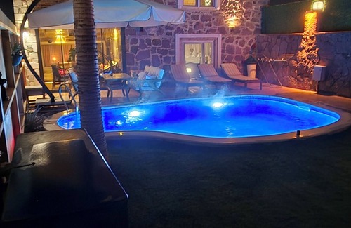 Foca House | Charming 2-bedroom stone house with heating svimming pool pleasant İzmir