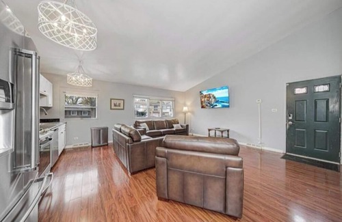 Villa Park House | Charming 2-bedroom townhome with WiFi and AC in Villa Park