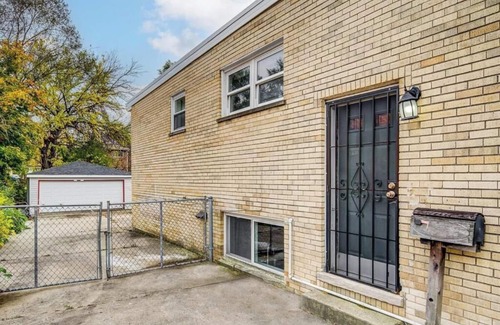 Villa Park House | Charming 2-bedroom townhome with WiFi and AC in Villa Park