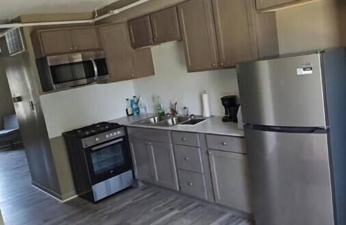 Normal House | Charming 2-bedroom townhome in Normal with WiFi and AC