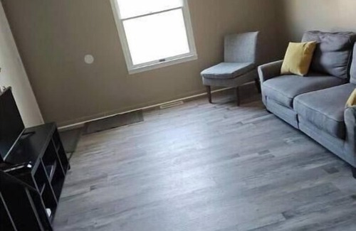 Normal House | Charming 2-bedroom townhome in Normal with WiFi and AC