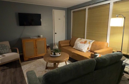 Elgin House | Charming 2-bedroom townhome with AC, WiFi in wonderful Elgin