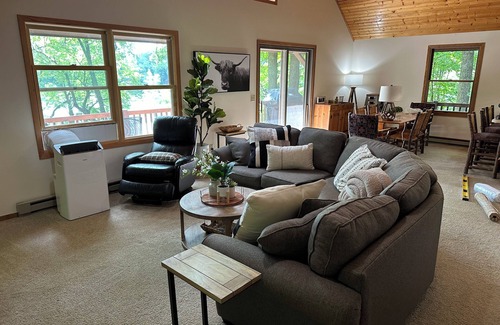 Balsam Lake Cabin | Charming 2-bedroom cabin with AC and WiFi on Balsam Lake