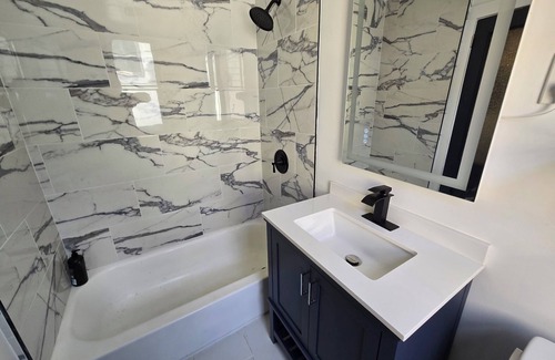Jersey City Apartment | Charming 2-bedroom apartment with AC, WiFi in Jersey City