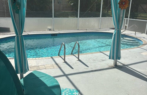Joel House | Charming 2-bedroom pool home with AC, WiFi in Lehigh Acres