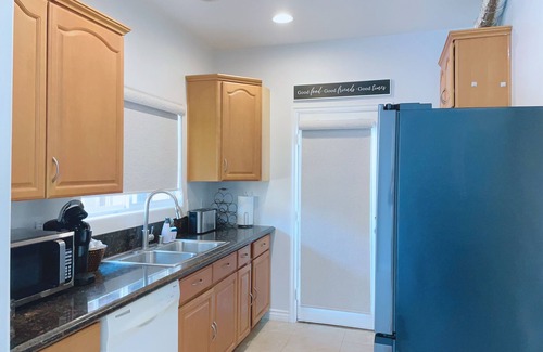 Westminster House | Charming 2-bedroom guesthouse family friendly near Disneyland/LittleSaigon
