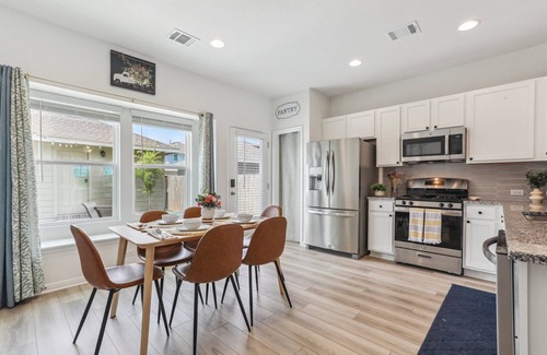 Pflugerville House | Charming 2 Bedroom - Walking distance to Lake Pflugerville. Serene Views