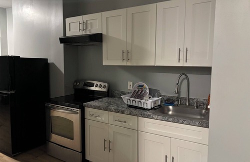 North Philadelphia Apartment | Charming 2-bedroom apartment in terrific Philadelphia w/AC WiFi Temple Hospital