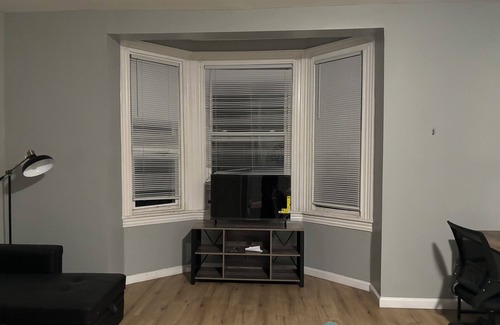 North Philadelphia Apartment | Charming 2-bedroom apartment in terrific Philadelphia w/AC WiFi Temple Hospital