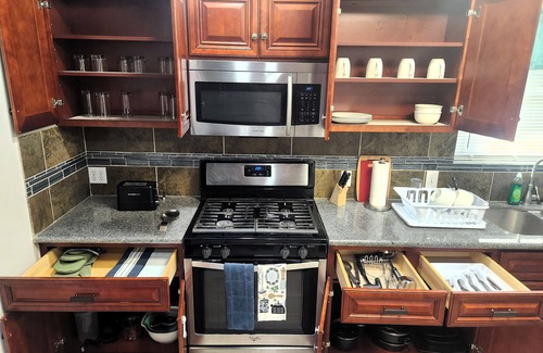 Northwest Los Angeles Heights Apartment | Charming 2-bedroom apartment in delightful San Antonio, minutes from downtown.