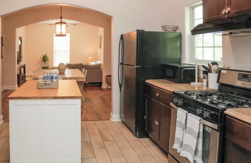 Riverside House | Charming 2-bedroom house with WiFi and AC in amazing San Antonio