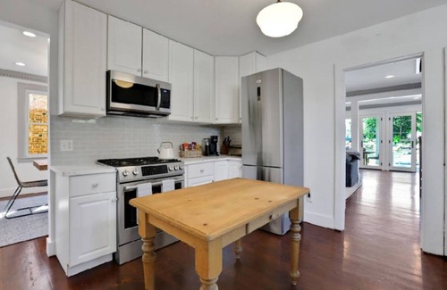 Saugerties South House | Charming 2-bedroom Waterfront home with boat access in Saugerties