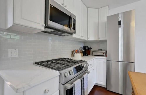 Saugerties South House | Charming 2-bedroom Waterfront home with boat access in Saugerties