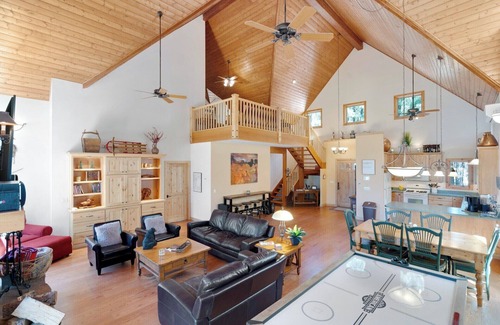 Parks Cabin | Charming 2-bedroom with loft cabin with AC, WiFi in tranquil Parks, AZ. Sleeps 6