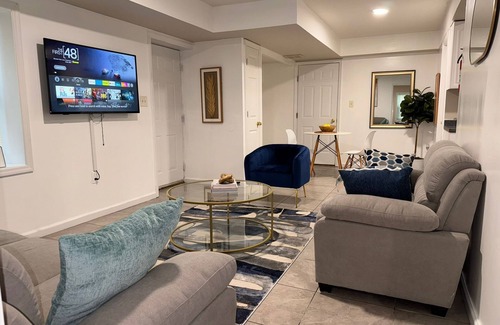 Newark House | Charming 2-bedroom with AC/heat and WiFi 6 mins from EWR 30 mins to NYC