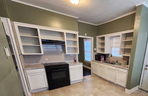 Caddo Heights-South Highlands House | Charming 2 BR retreat in Shreveport, minutes from Casinos, airport & attractions