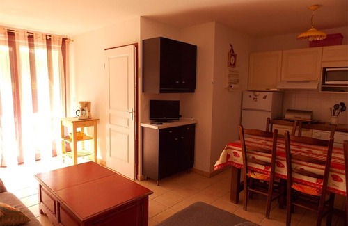 Montauban-de-Luchon Apartment | Charming 2-Room with Garden, Near Luchon, Sleeps 6, Pets Welcome, Private Parking