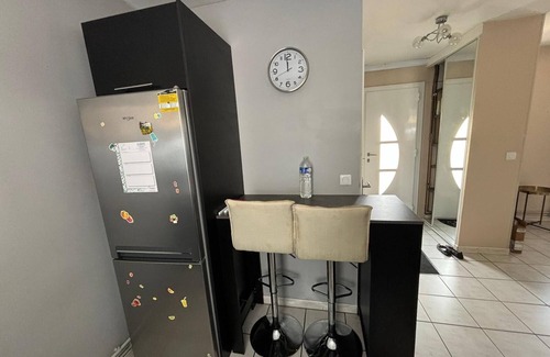 Sotteville-les-Rouen House | Charming 2-bedroom townhome in lovely Sotteville-lès-Rouen with WiFi