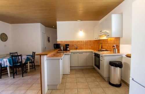 Calviac-en-Perigord Cottage | Charming 2BR Cottage in Dordogne Village with Modern Amenities and Private Courtyard