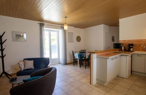 Calviac-en-Perigord Cottage | Charming 2BR Cottage in Dordogne Village with Modern Amenities and Private Courtyard