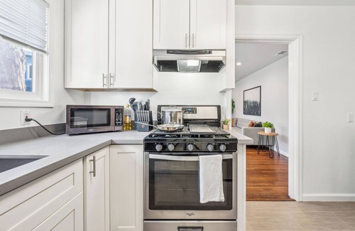 Burlingame Apartment | Charming 2BR/1BA Apt in Burlingame, Close to SFO