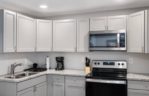 Bowling Green House | Charming 2BR/1BA home Near WKU
