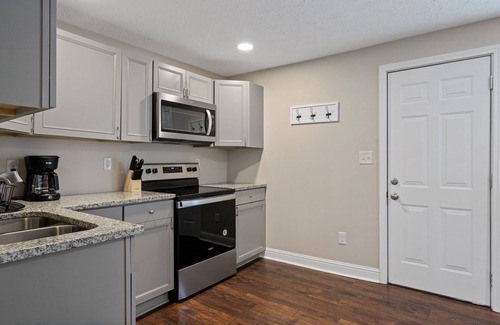 Bowling Green House | Charming 2BR/1BA home Near WKU