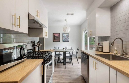 South Manchaca Apartment | Charming 2BR Home and Large Backyard