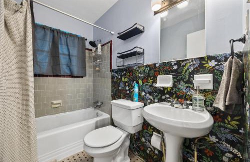 Lindridge-Martin Manor Apartment | Charming 2BR in Buckhead with Backyard