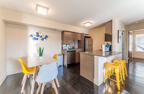 East Riverside - Oltorf Apartment | Charming 2BR king beds suite next to Downtown