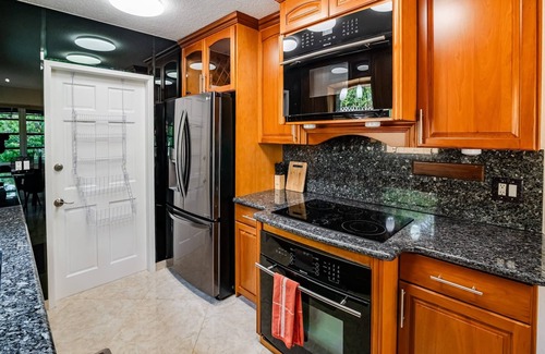Citrus Isles House | Charming 2BR Waterfront House with Kayaks