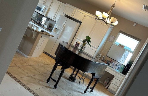 Desert Hot Springs House | Charming 3-bedrm house 2 1/2 bath 2 car garage in Desert gated community.